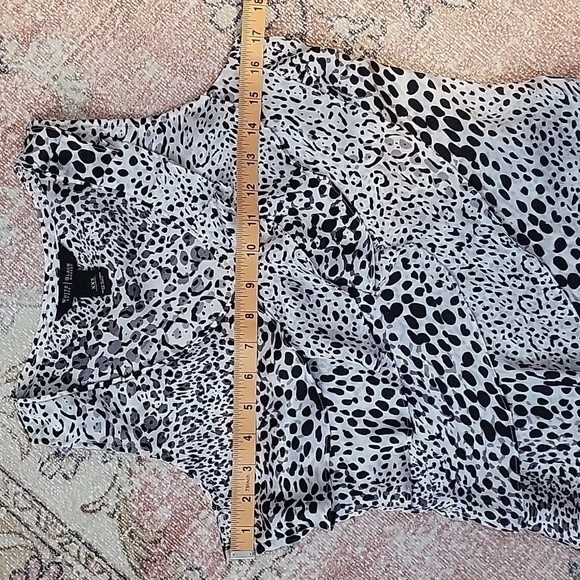 White House Black Market Sleeveless Ruffled Hidden Side Zip Animal Print Top XXS - Picture 7 of 10